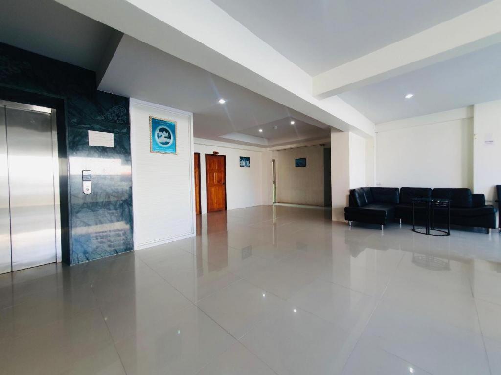 Sukwilai Hotel HHQ Exterior photo