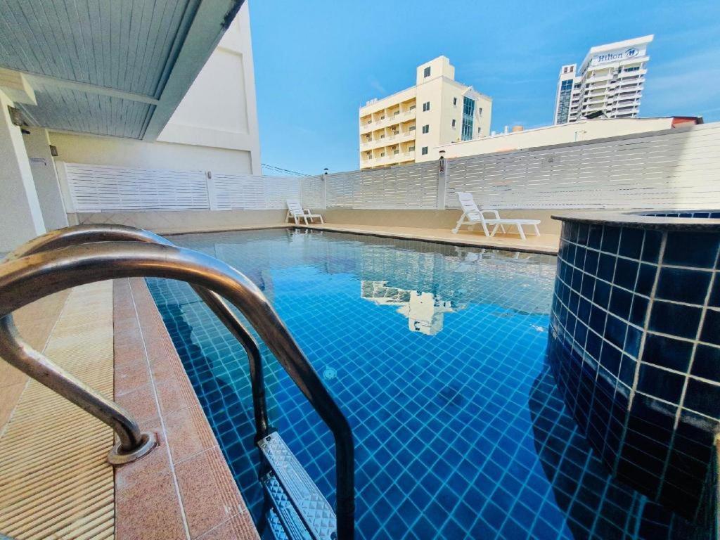 Sukwilai Hotel HHQ Exterior photo