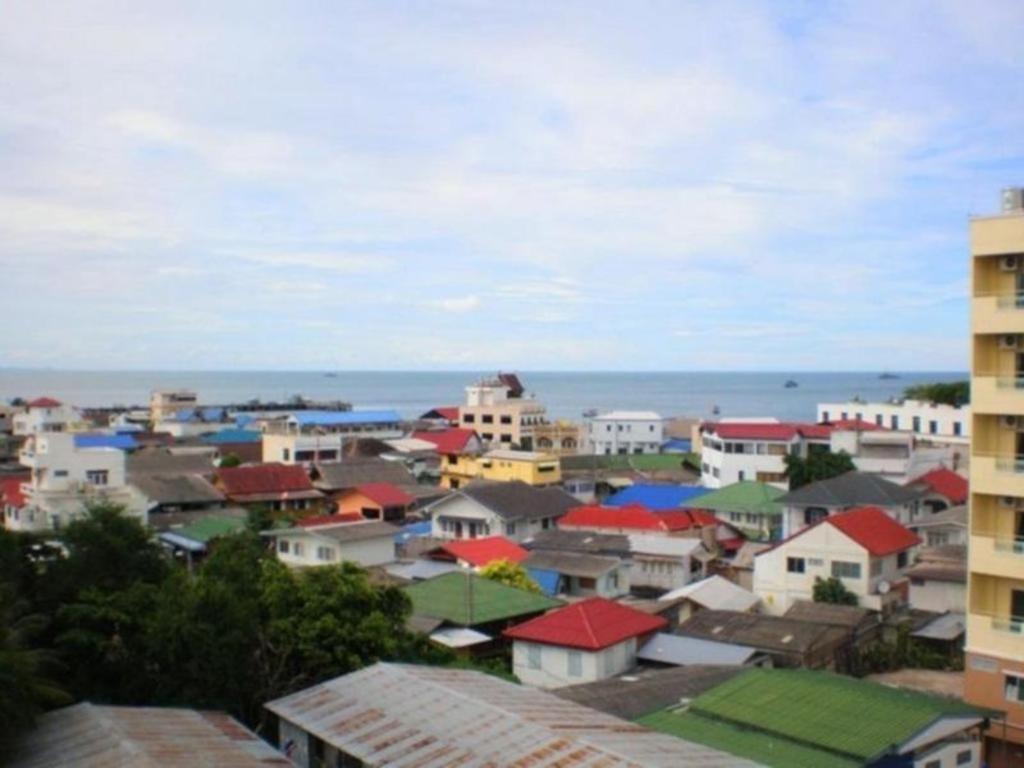Sukwilai Hotel HHQ Exterior photo