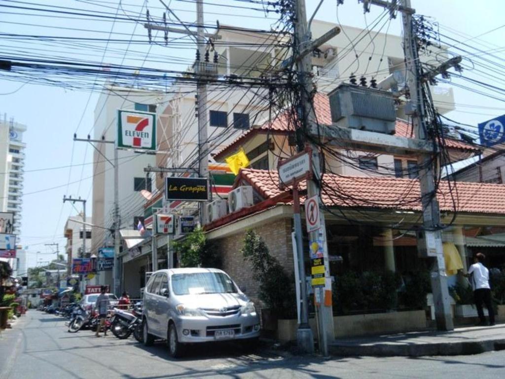 Sukwilai Hotel HHQ Exterior photo
